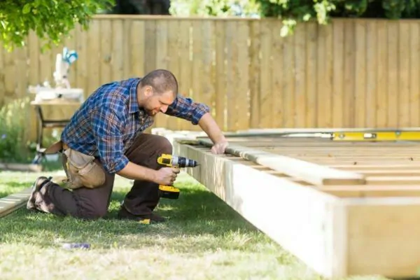 5 Reasons to Hire a Professional Deck - Zappa Deck Builder
