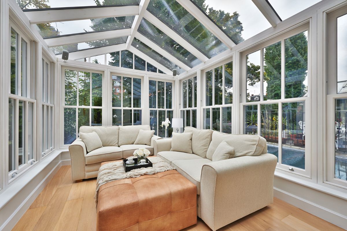 Sunroom vs. Screened Porch: Which Is Right for You?
